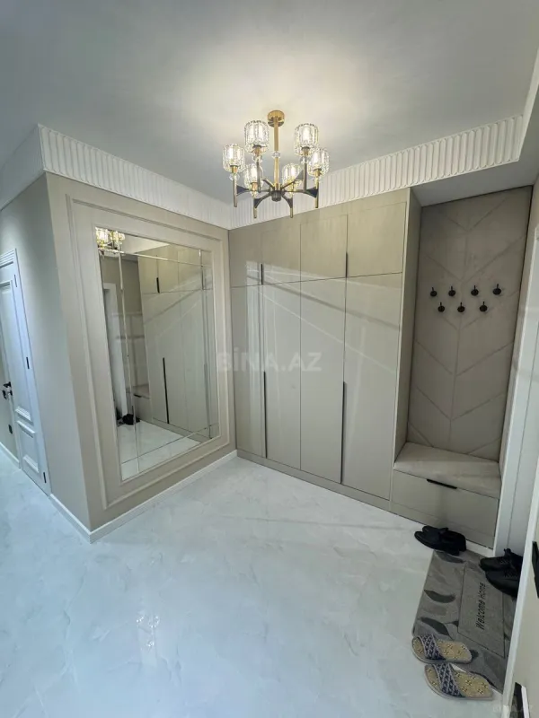 Satılır 4 otaqlı mənzil 137 m²