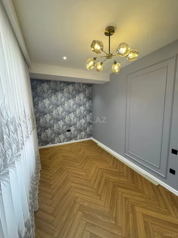 Satılır 4 otaqlı mənzil 137 m²