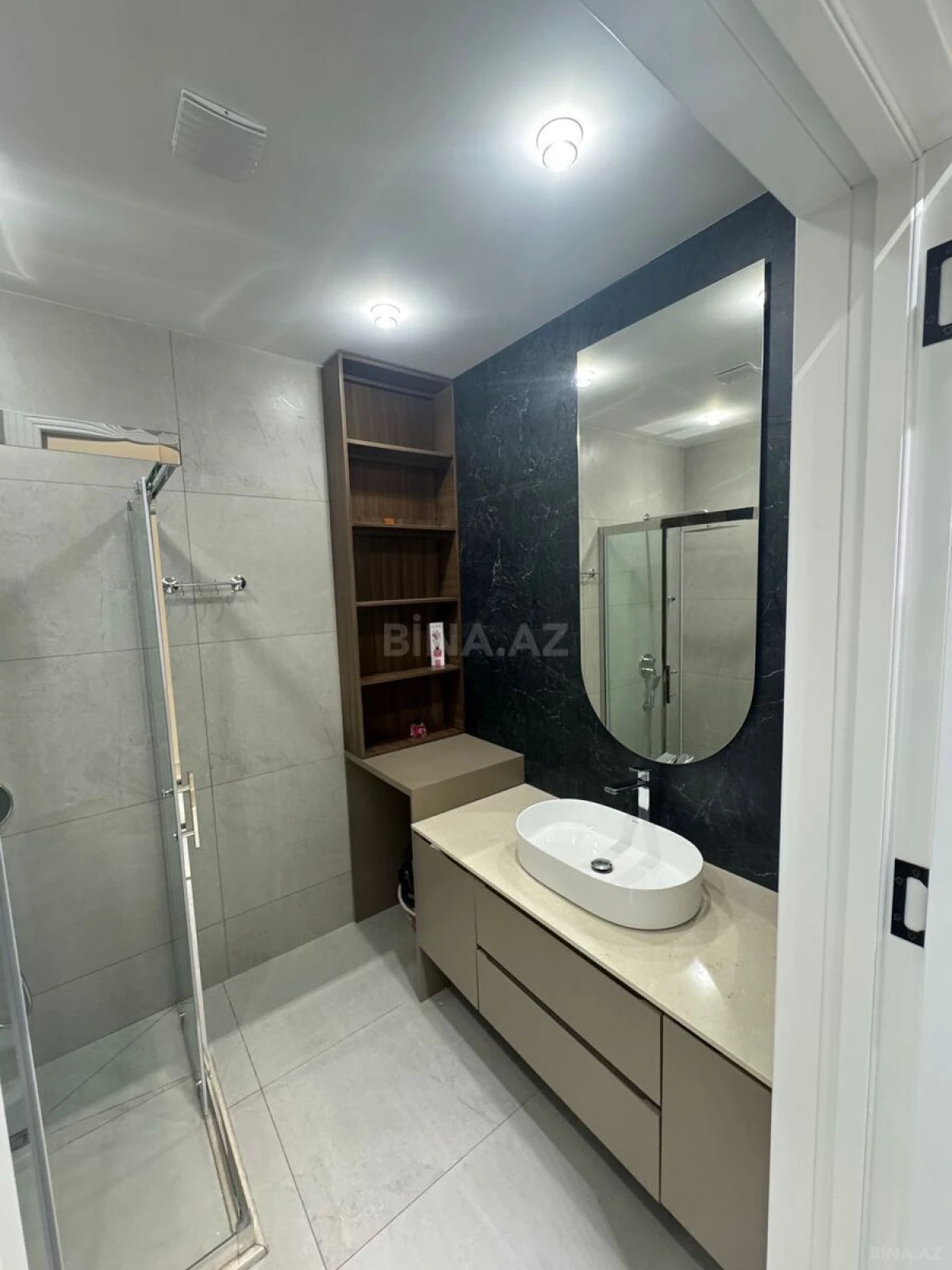 Satılır 4 otaqlı mənzil 137 m²