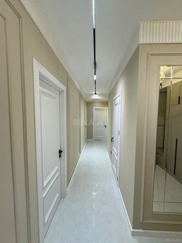 Satılır 4 otaqlı mənzil 137 m²