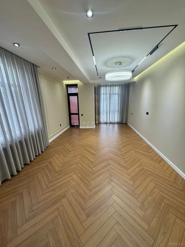 Satılır 4 otaqlı mənzil 137 m²