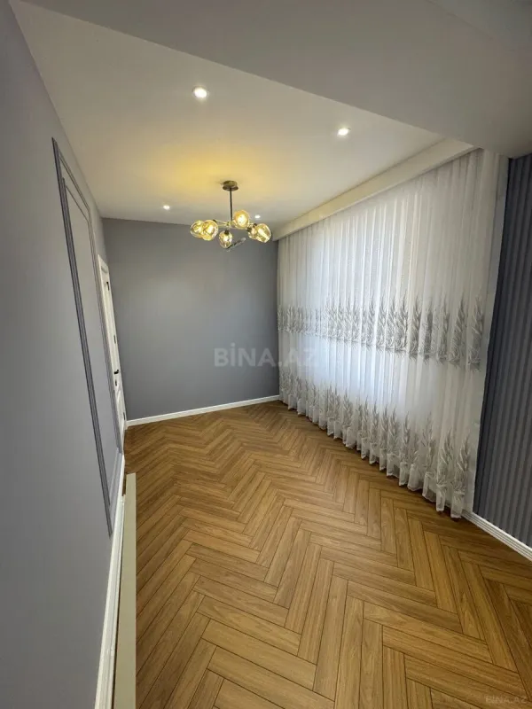 Satılır 4 otaqlı mənzil 137 m²
