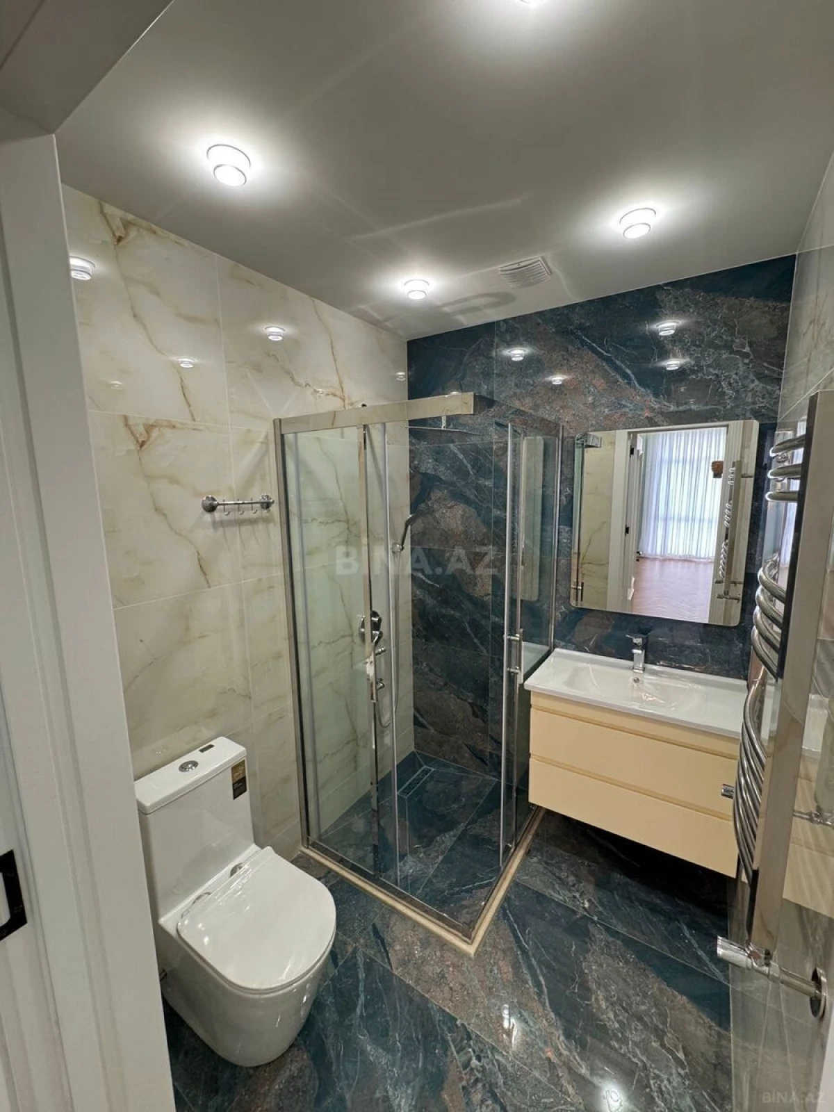 Satılır 4 otaqlı mənzil 137 m²