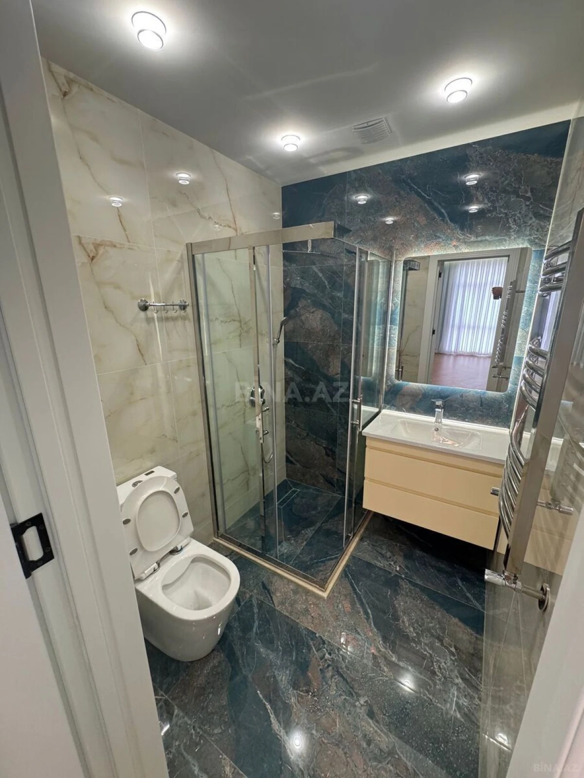 Satılır 4 otaqlı mənzil 137 m²