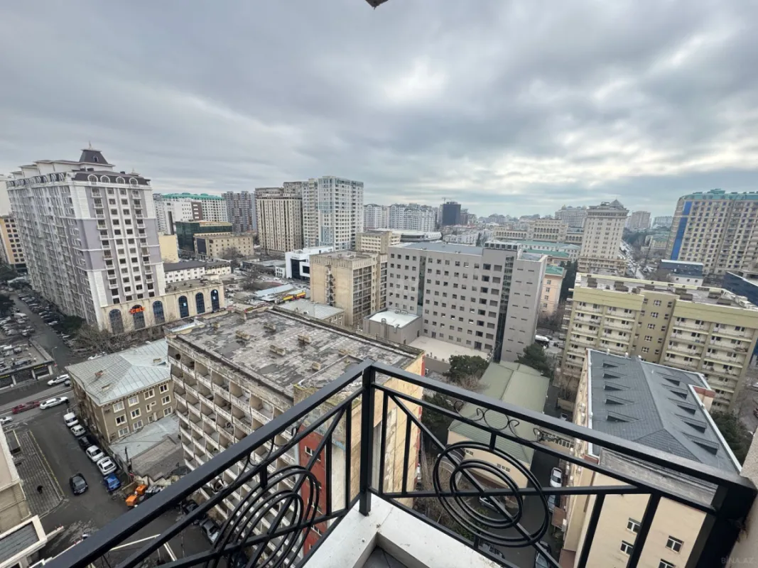 Satılır 4 otaqlı mənzil 137 m²