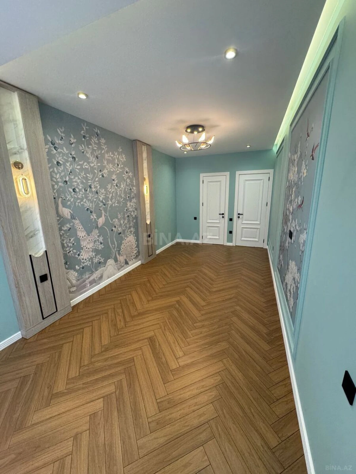 Satılır 4 otaqlı mənzil 137 m²