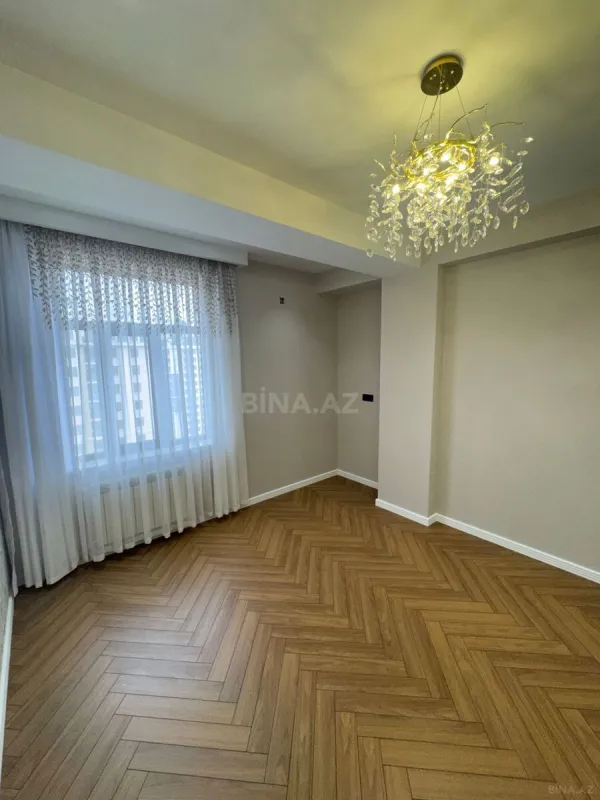 Satılır 4 otaqlı mənzil 137 m²