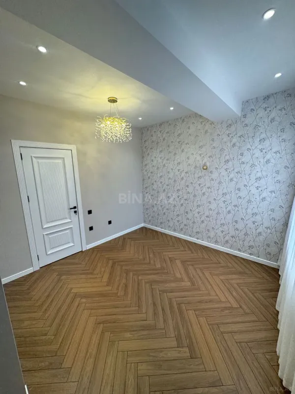 Satılır 4 otaqlı mənzil 137 m²