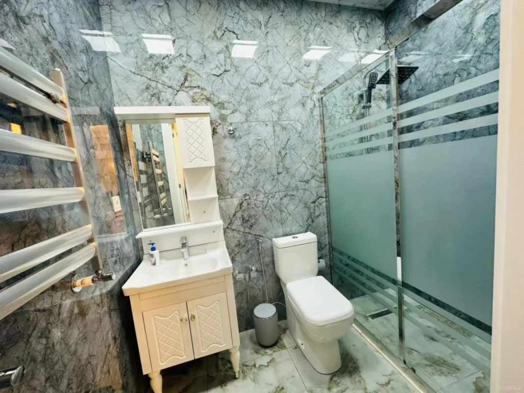 Satılır 5 otaqlı həyət evi 500 m²