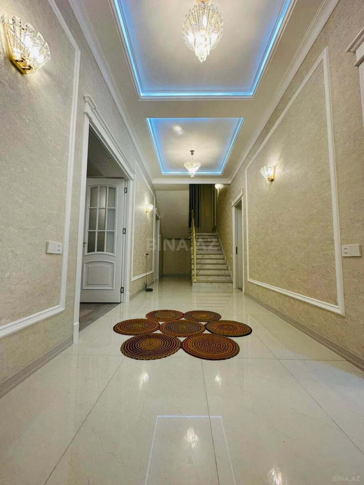 Satılır 5 otaqlı həyət evi 500 m²