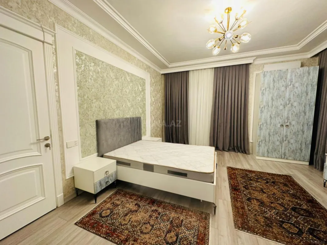 Satılır 5 otaqlı həyət evi 500 m²