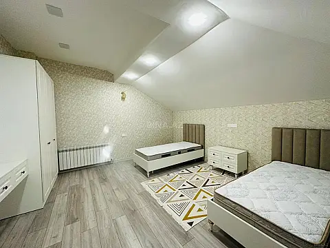 Satılır 5 otaqlı həyət evi 500 m²