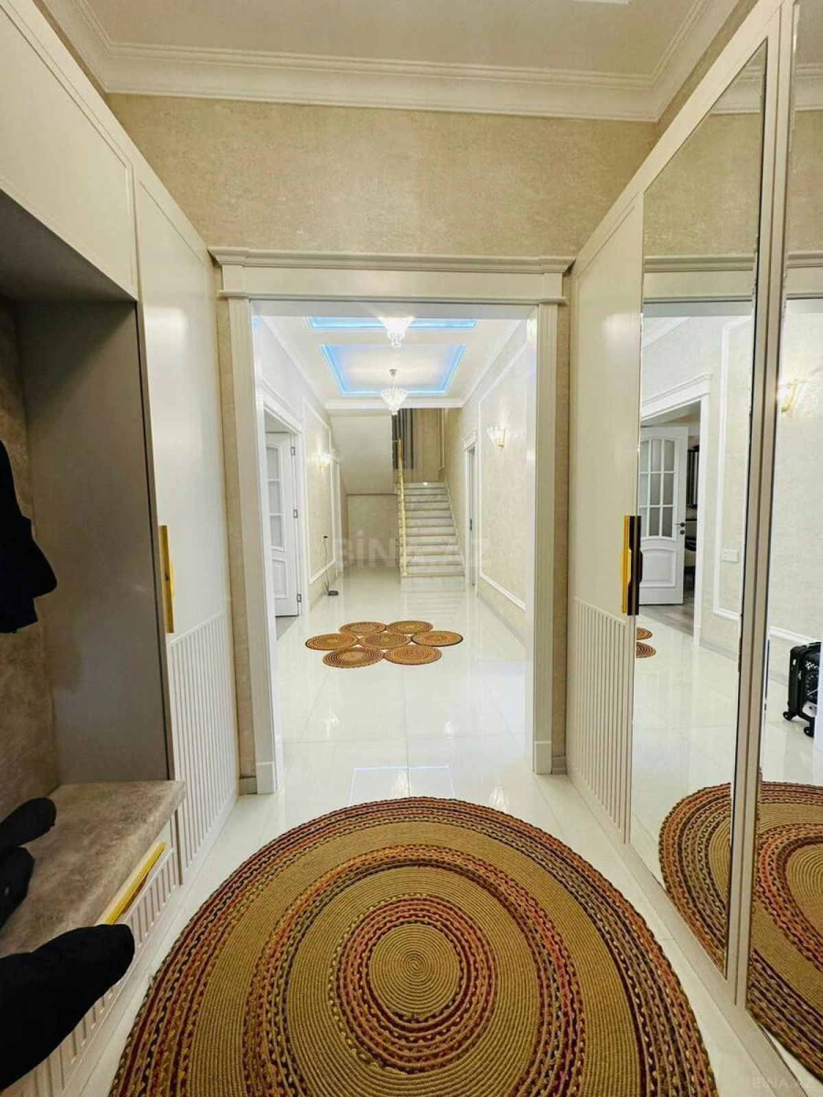 Satılır 5 otaqlı həyət evi 500 m²