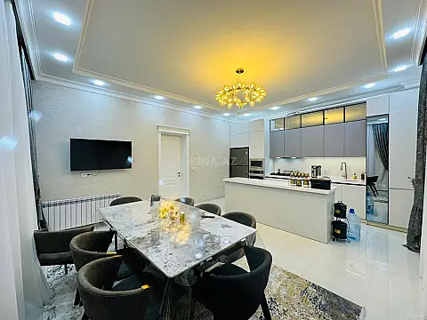Satılır 5 otaqlı həyət evi 500 m²