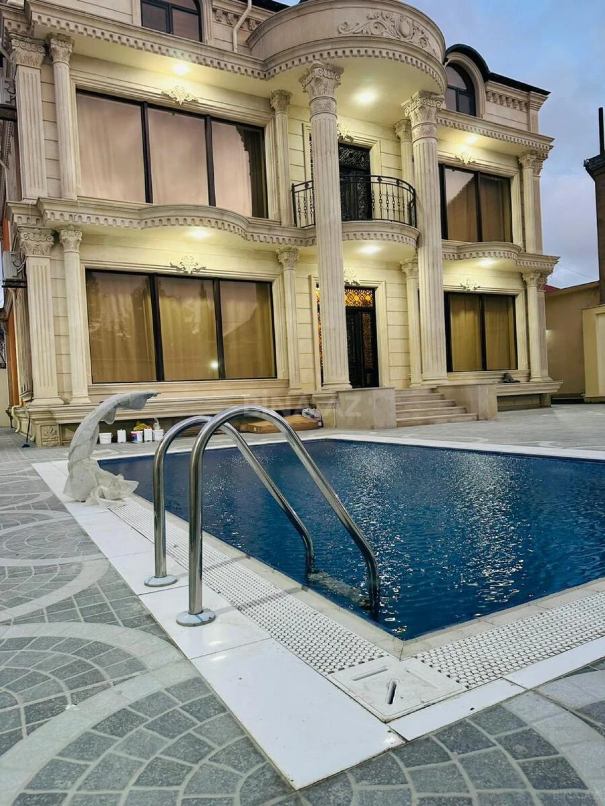 Satılır 5 otaqlı həyət evi 500 m²