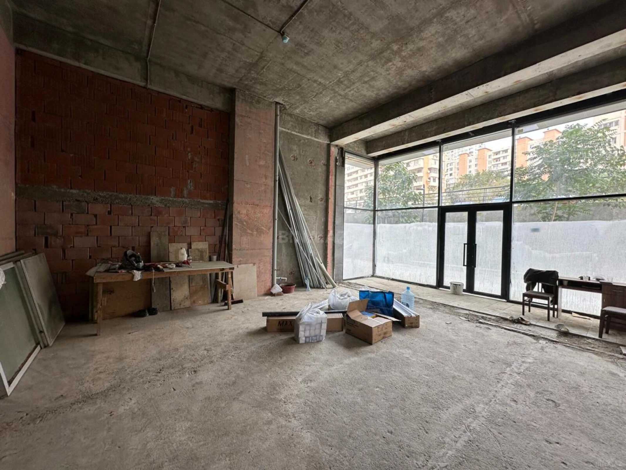 Satılır obyekt 65 m²