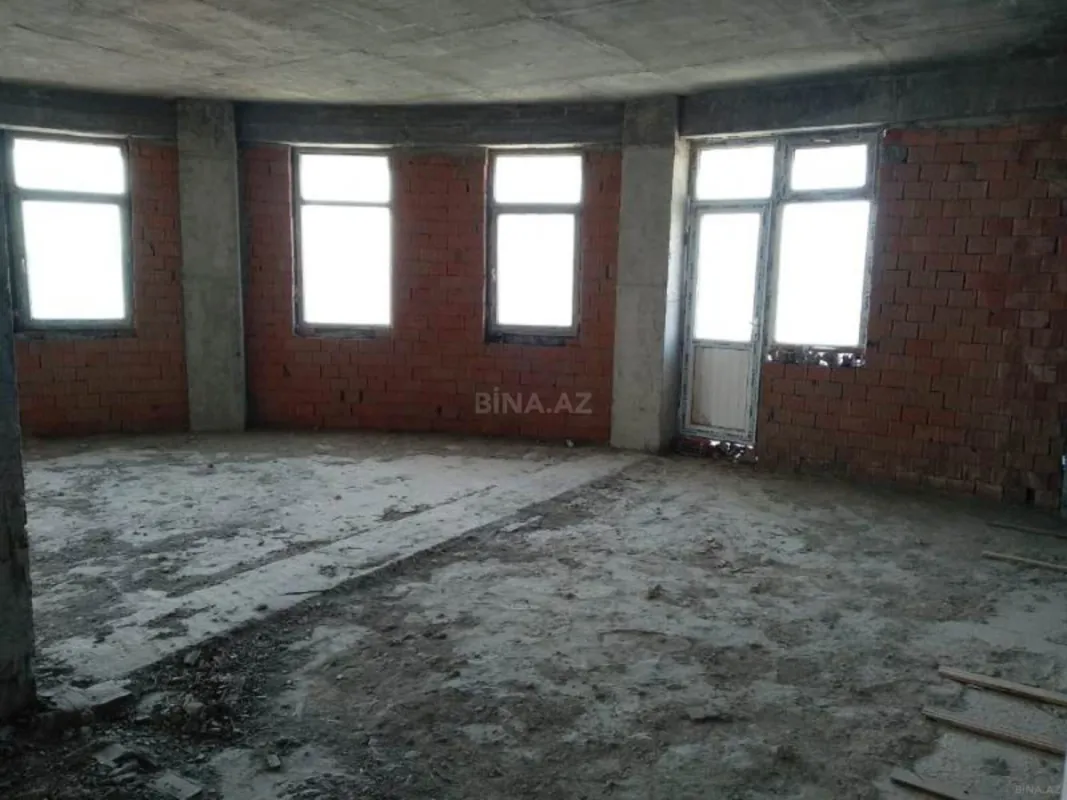 Satılır 4 otaqlı mənzil 214 m²
