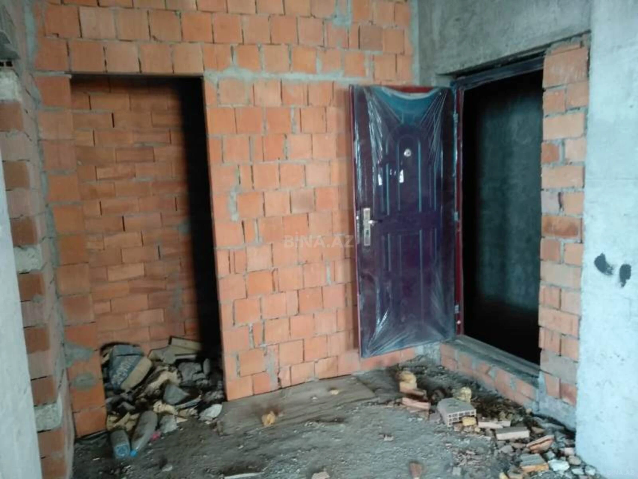 Satılır 4 otaqlı mənzil 214 m²