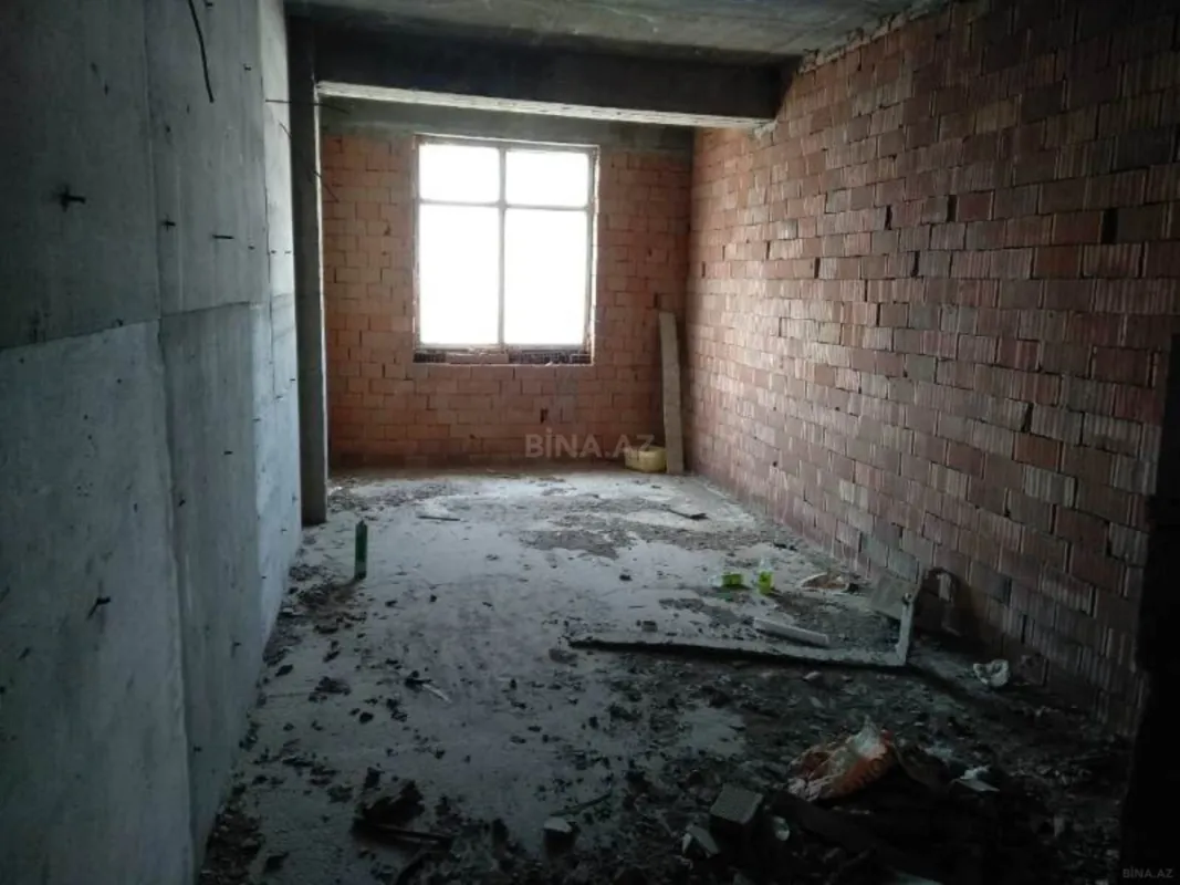 Satılır 4 otaqlı mənzil 214 m²