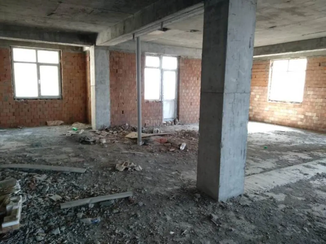 Satılır 4 otaqlı mənzil 214 m²