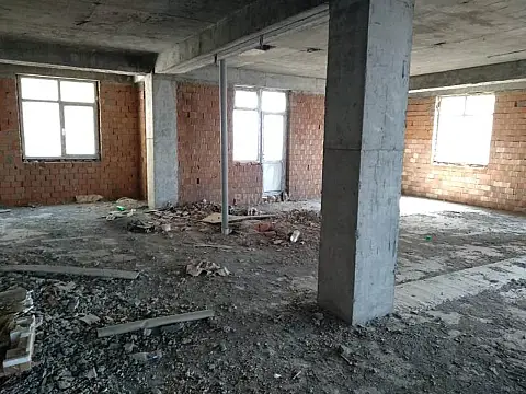 Satılır 4 otaqlı mənzil 214 m²