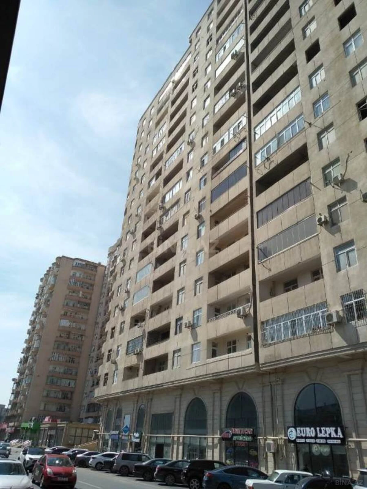 Satılır 4 otaqlı mənzil 214 m²