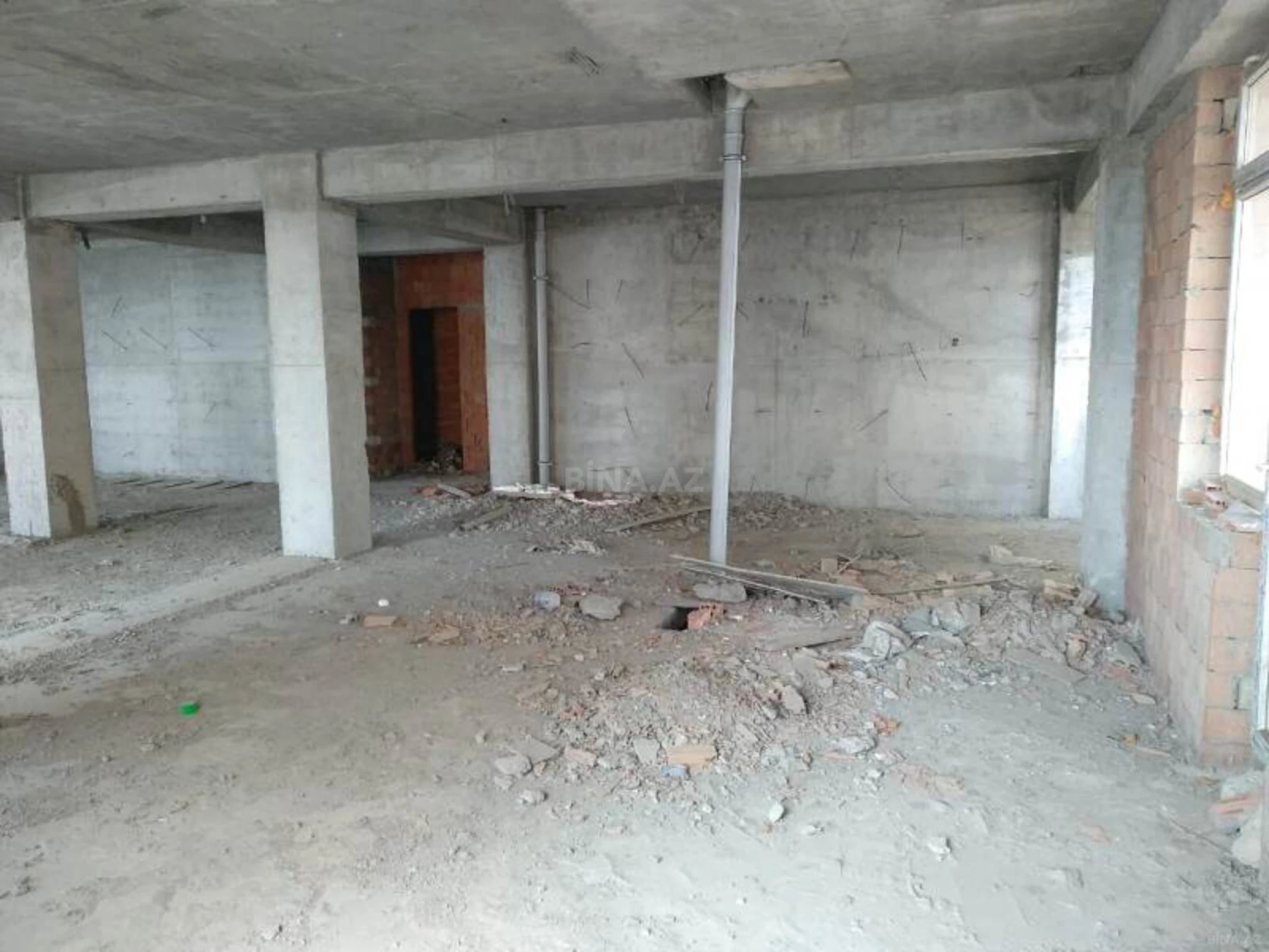Satılır 4 otaqlı mənzil 214 m²