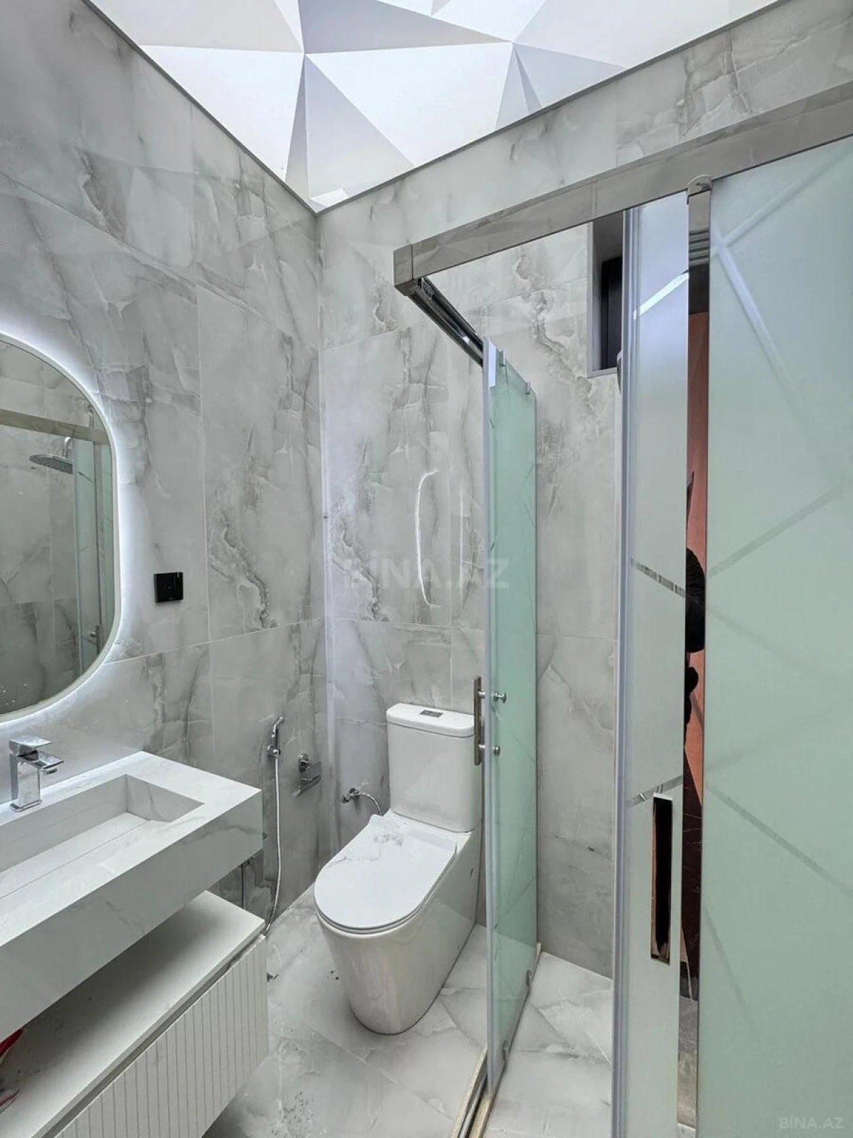 Satılır 5 otaqlı həyət evi 200 m²