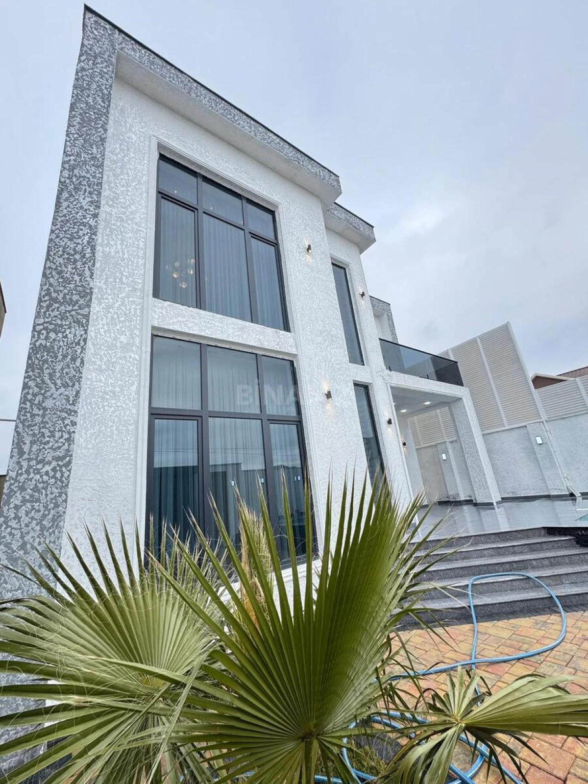 Satılır 5 otaqlı həyət evi 200 m²
