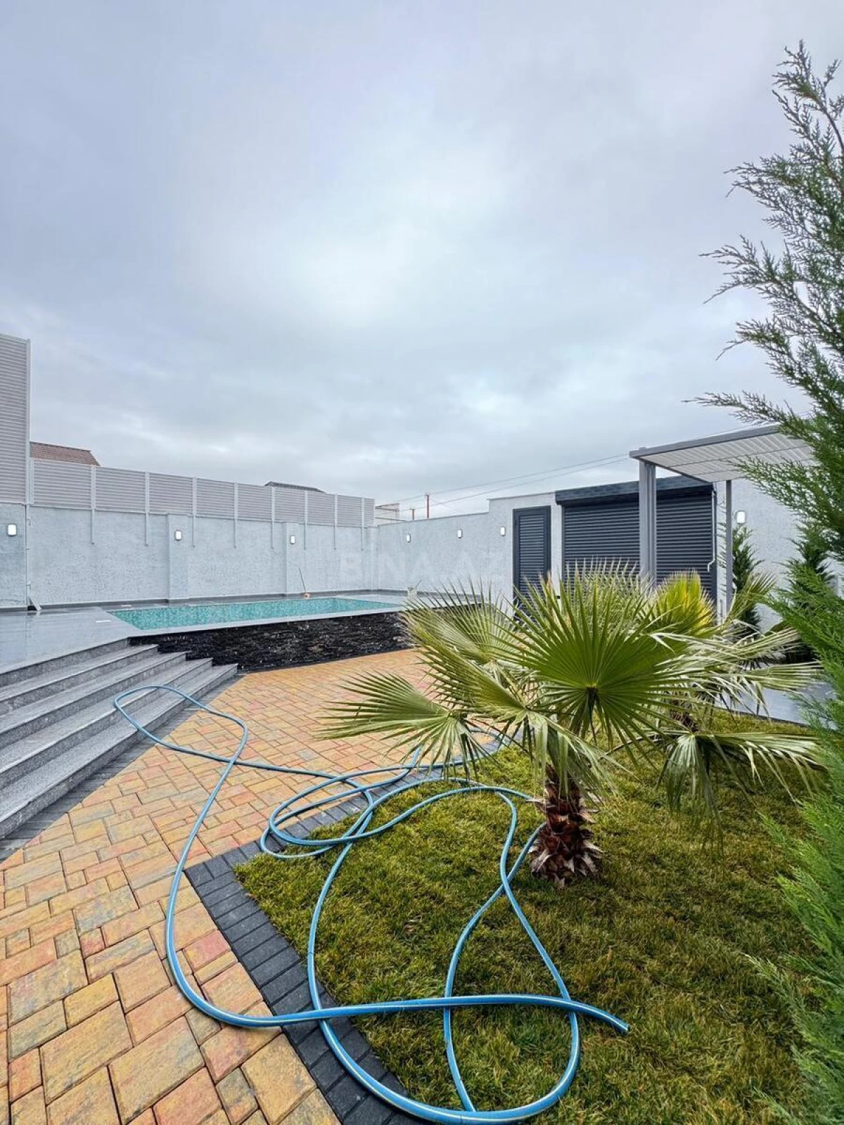 Satılır 5 otaqlı həyət evi 200 m²