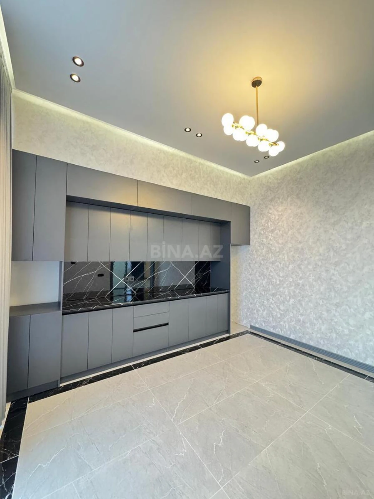 Satılır 5 otaqlı həyət evi 200 m²