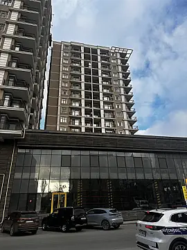 Satılır 2 otaqlı mənzil 102 m²