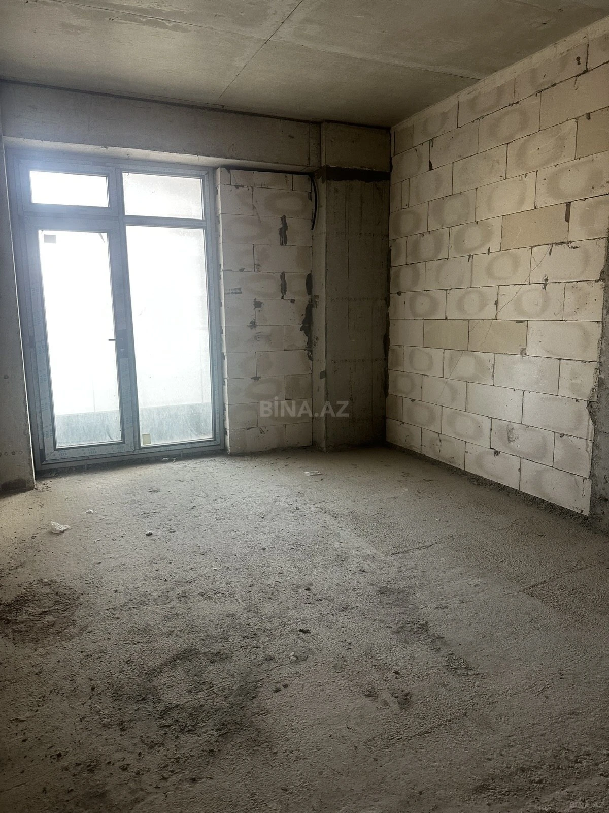 Satılır 2 otaqlı mənzil 102 m²