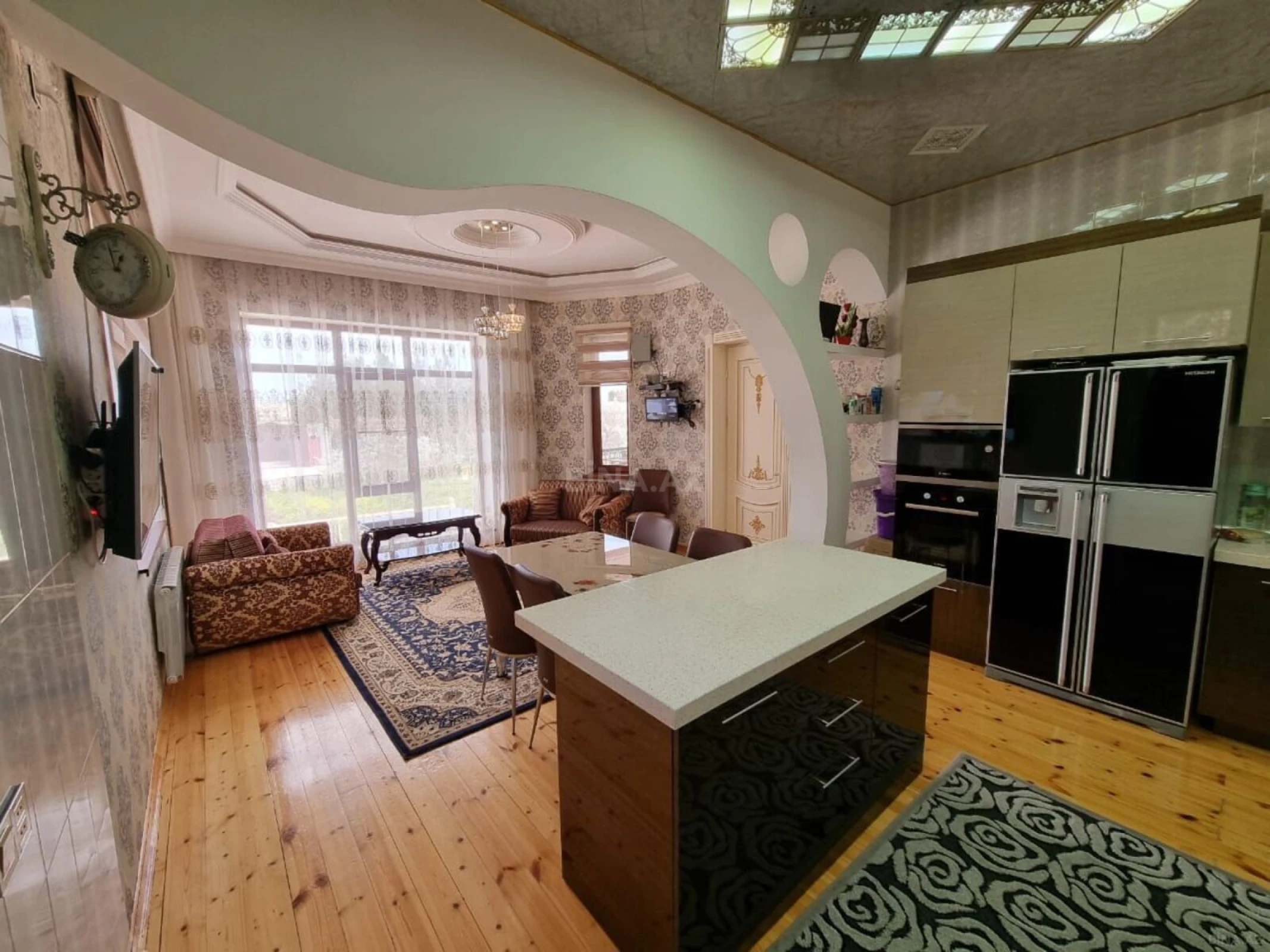 Satılır 8 otaqlı həyət evi 750 m²