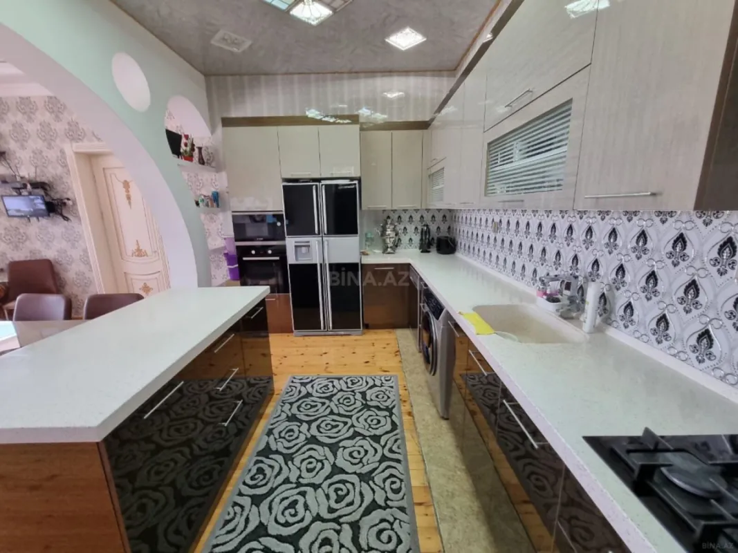 Satılır 8 otaqlı həyət evi 750 m²