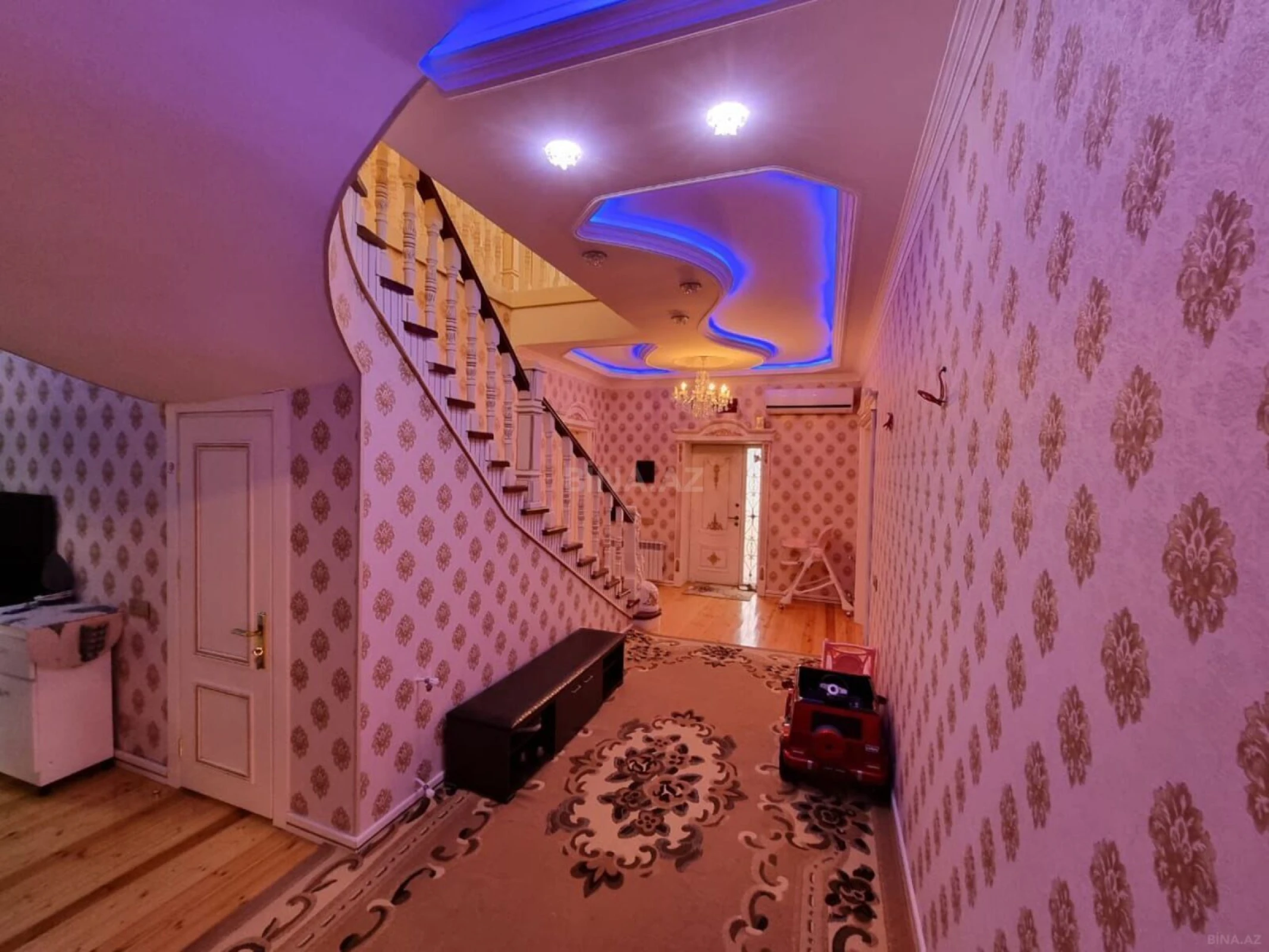 Satılır 8 otaqlı həyət evi 750 m²