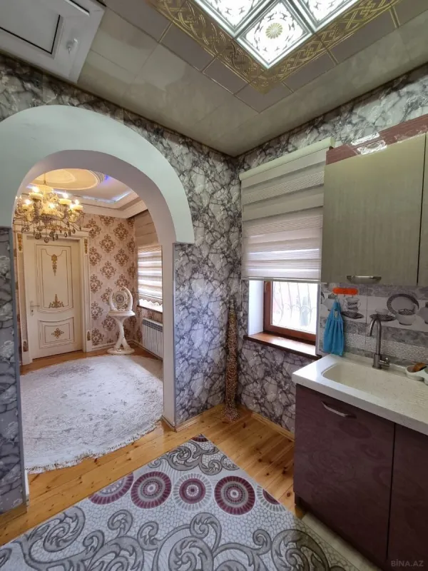 Satılır 8 otaqlı həyət evi 750 m²