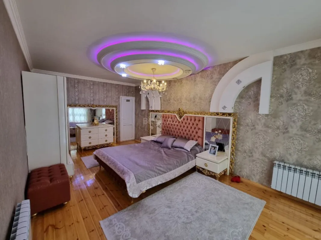 Satılır 8 otaqlı həyət evi 750 m²