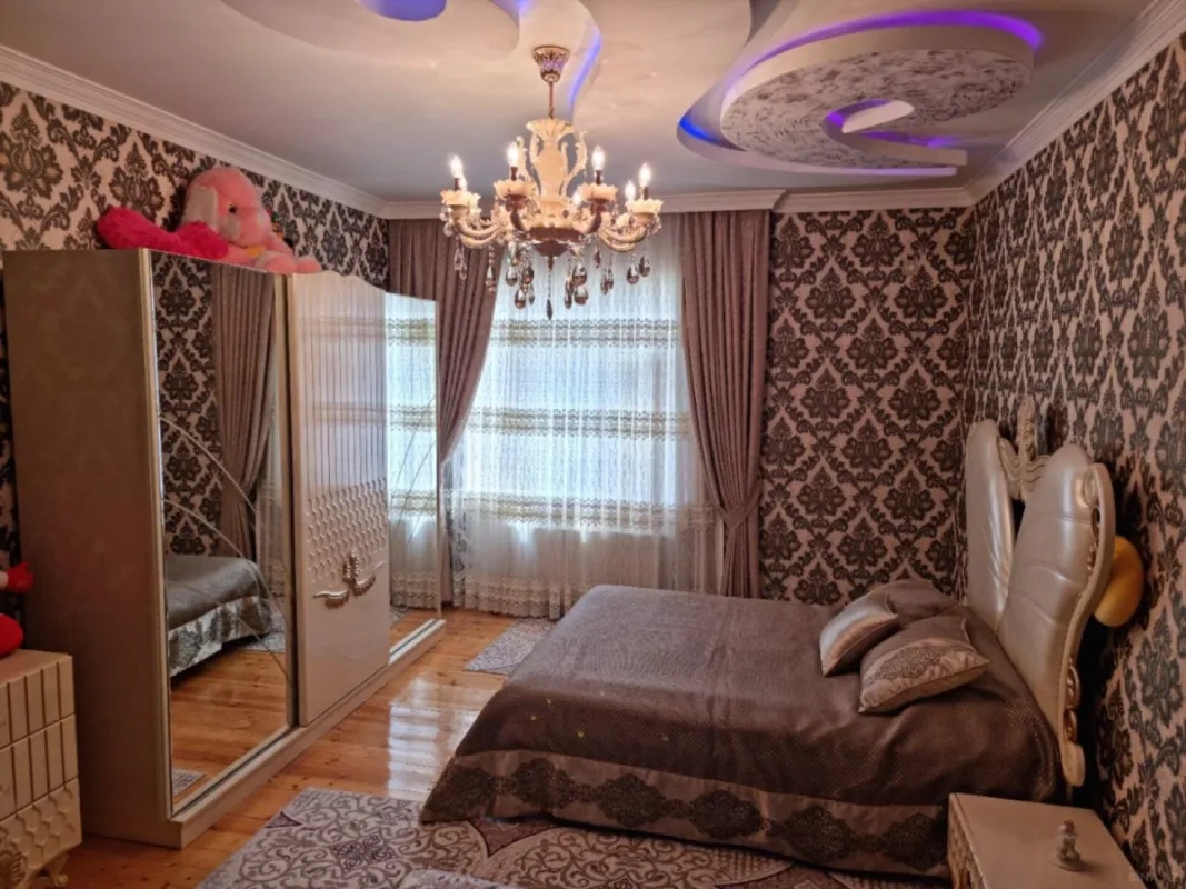 Satılır 8 otaqlı həyət evi 750 m²