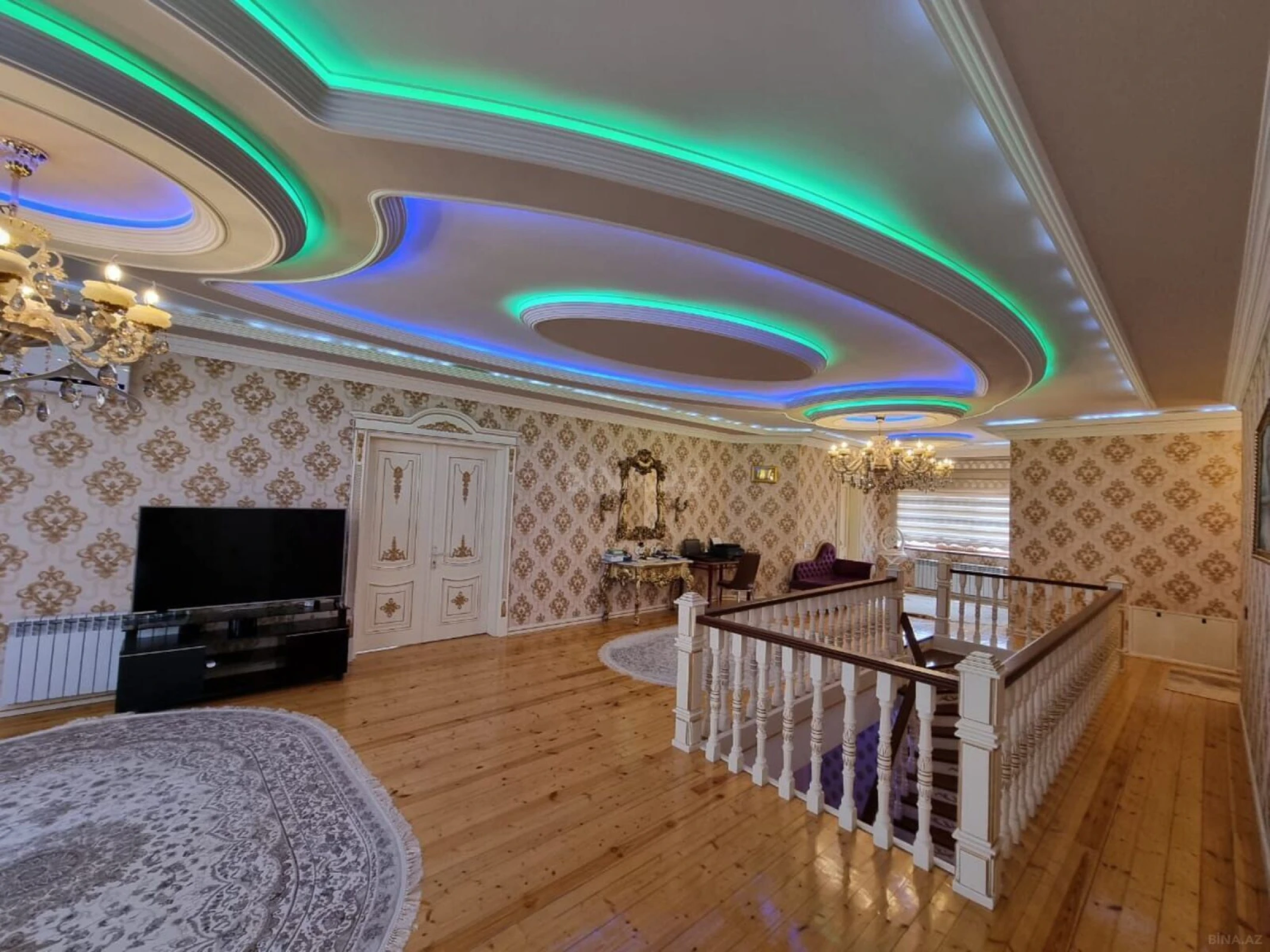 Satılır 8 otaqlı həyət evi 750 m²