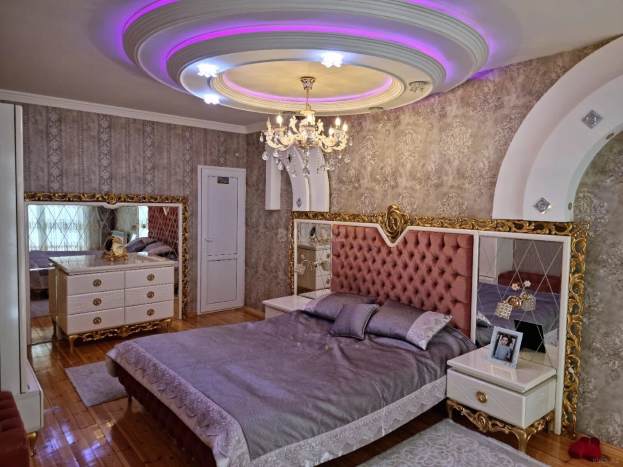 Satılır 8 otaqlı həyət evi 750 m²