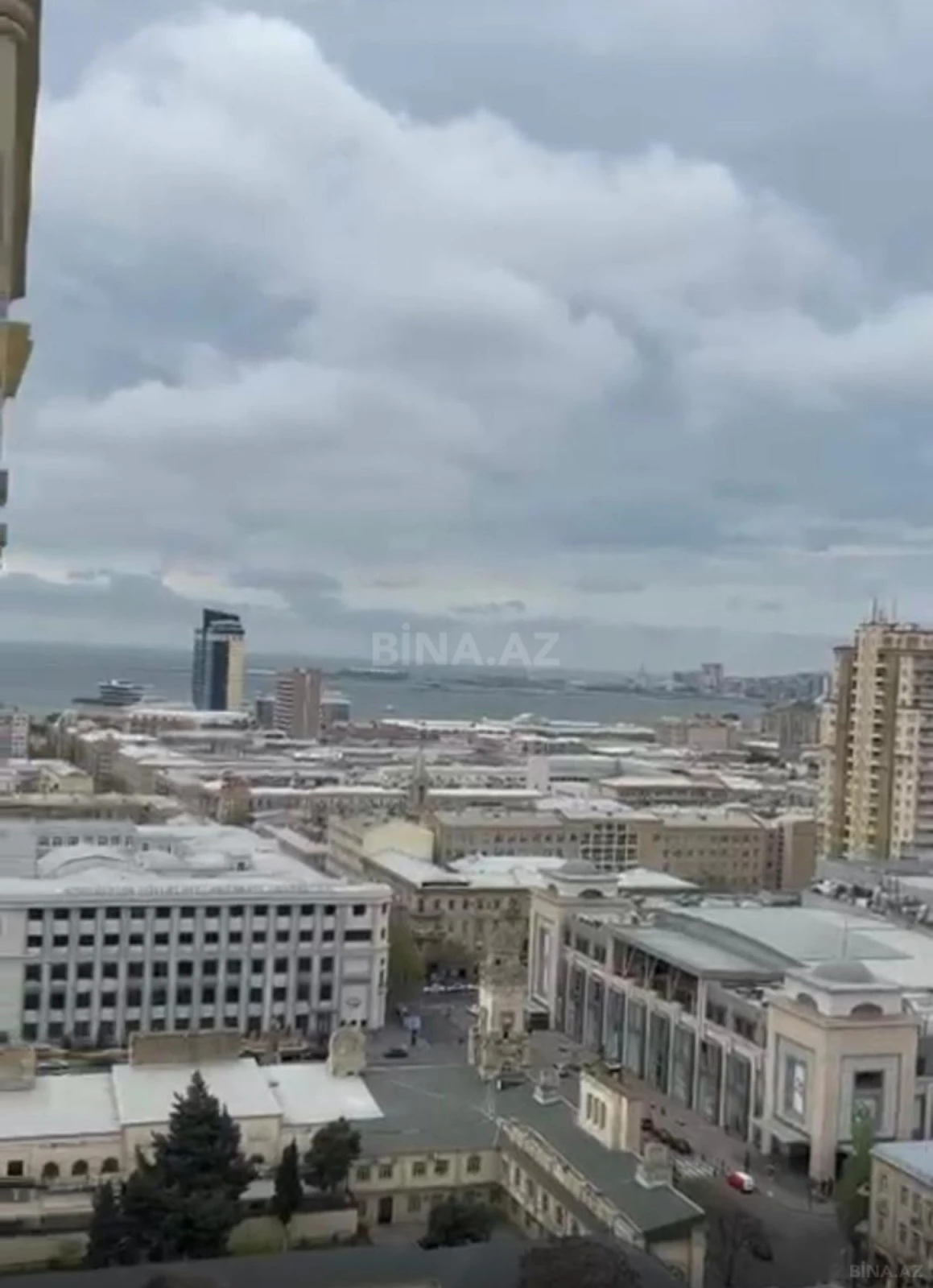 Satılır 3 otaqlı mənzil 139 m²