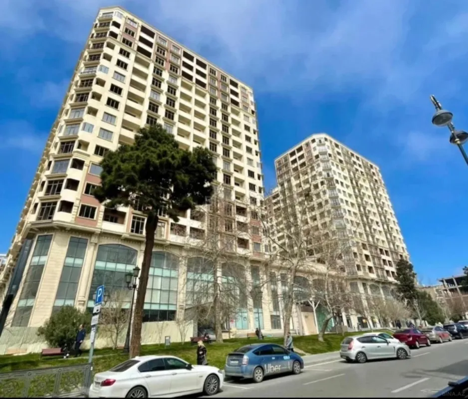 Satılır 3 otaqlı mənzil 139 m²