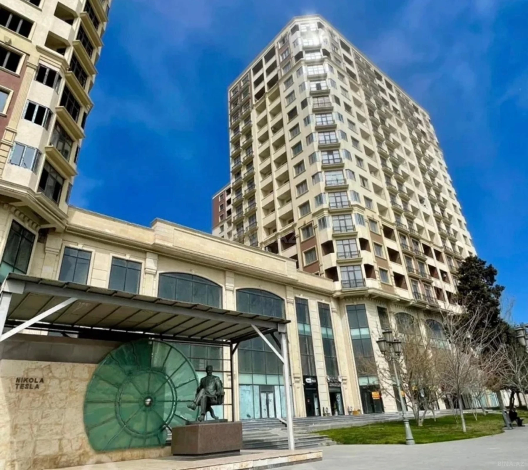 Satılır 3 otaqlı mənzil 139 m²