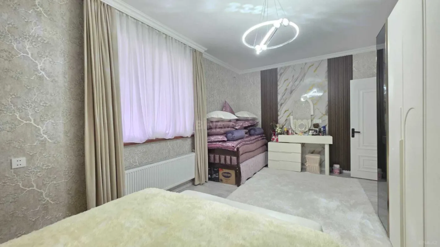 Satılır 4 otaqlı həyət evi 180 m²