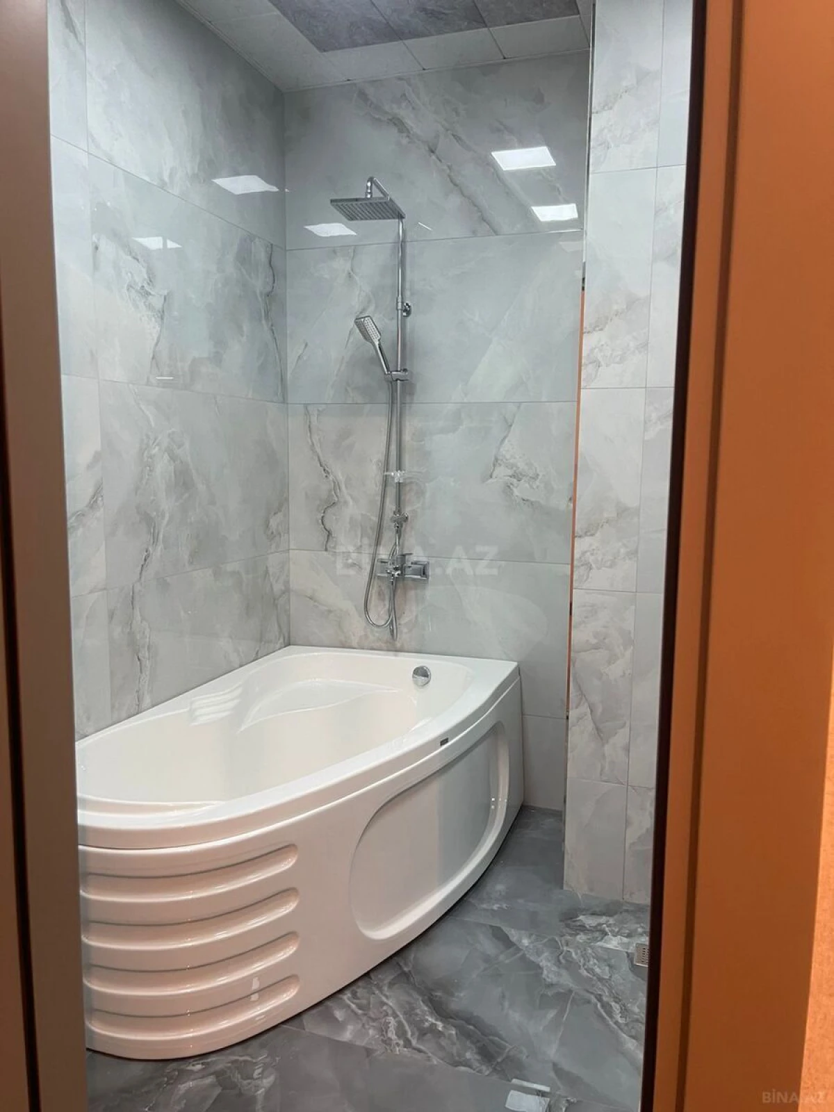 Satılır 4 otaqlı mənzil 175 m²