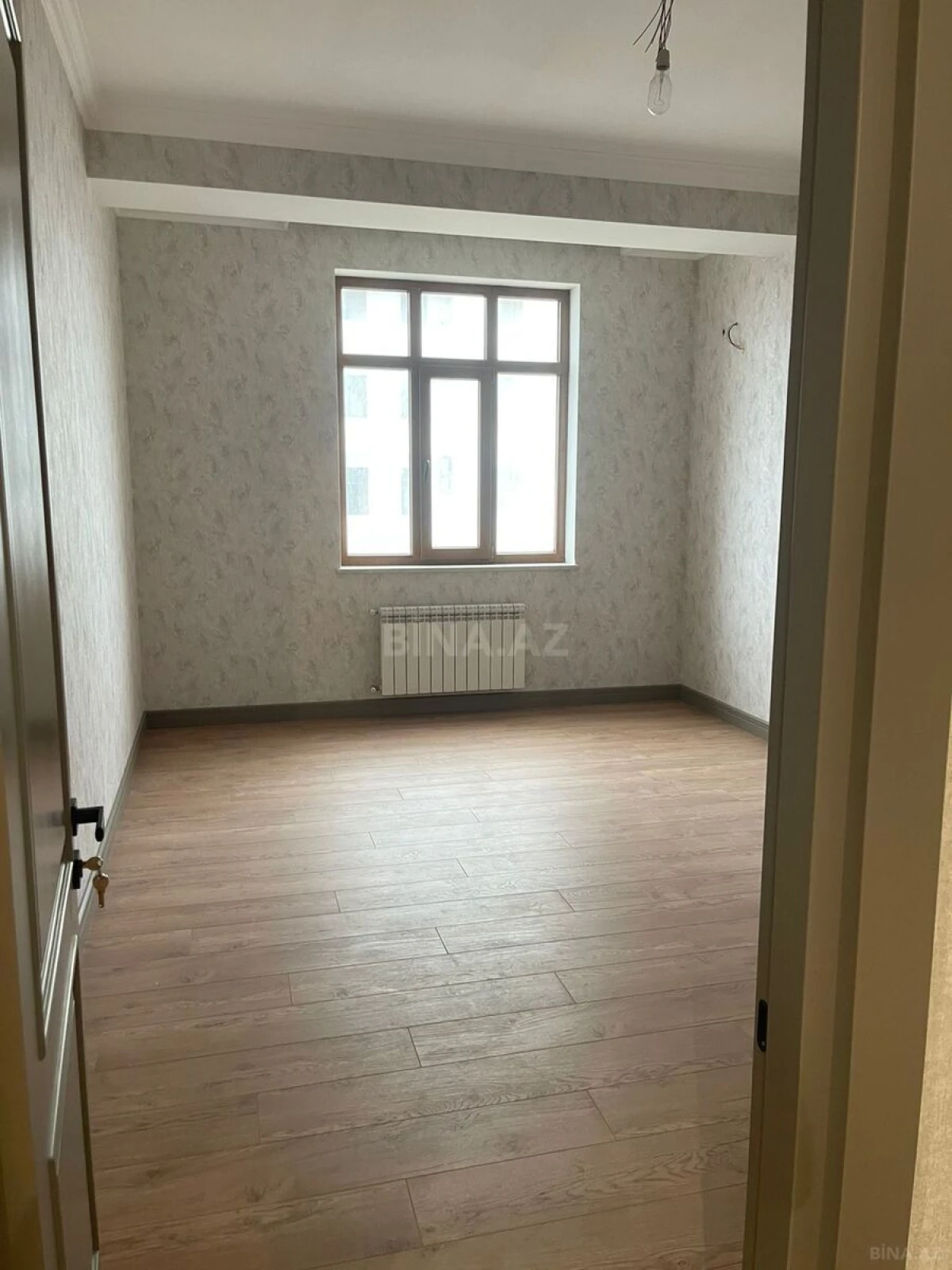 Satılır 4 otaqlı mənzil 175 m²