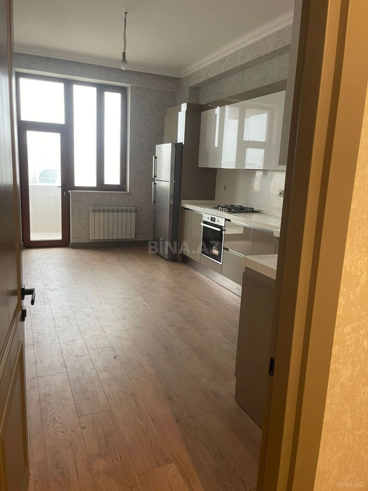 Satılır 4 otaqlı mənzil 175 m²