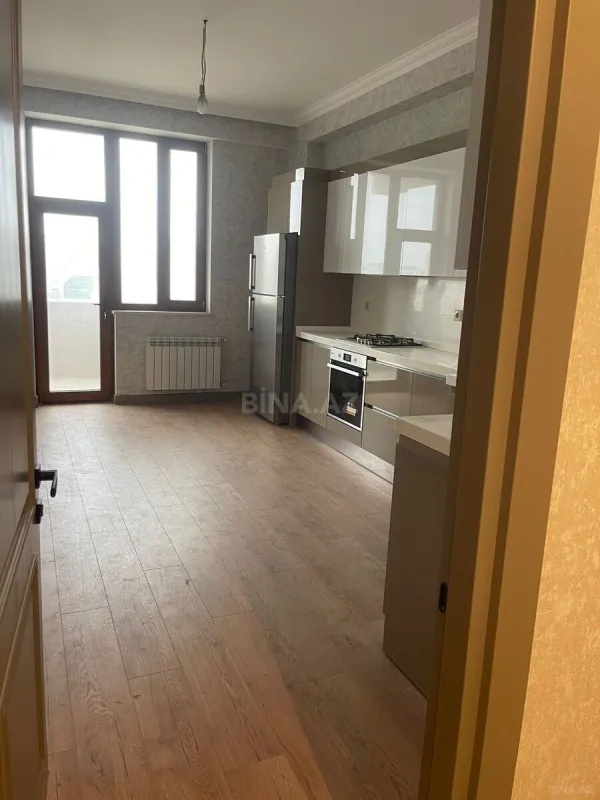 Satılır 4 otaqlı mənzil 175 m²