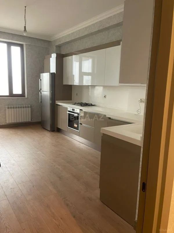 Satılır 4 otaqlı mənzil 175 m²